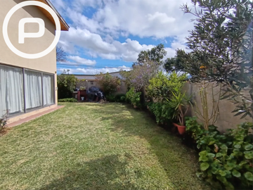 Casa en Venta en Los Naranjos esquina los Cerezos