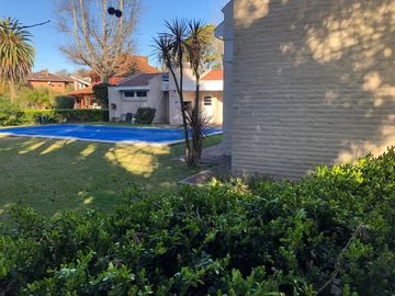 Casa en venta - 3 Dormitorios 3 Baños - Cochera - 1.044Mts2 - Berazategui
