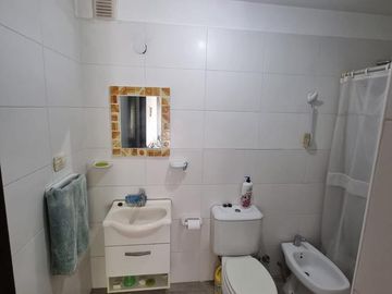 RESERVADO HERMOSO SEMIPISO 2 AMBIENTES CON BALCON AL FRENTE - VILLA PUEYRREDON