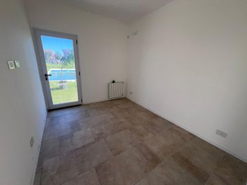 VENTA casa tres / cuatro dormitorios o escritorio en Santo Tomas Pilar