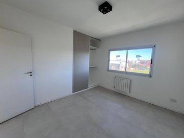 VENTA casa tres / cuatro dormitorios o escritorio en Santo Tomas Pilar
