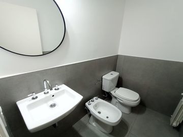 VENTA/PERMUTA - Departamento 1 dormitorio con patio y cochera - Condominio Ocho Sauces, Funes.