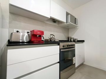 VENTA/PERMUTA - Departamento 1 dormitorio con patio y cochera - Condominio Ocho Sauces, Funes.