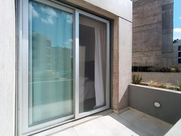 VENTA/PERMUTA - Departamento 1 dormitorio con patio y cochera - Condominio Ocho Sauces, Funes.