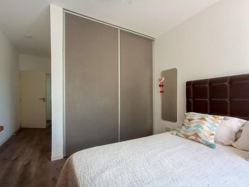 VENTA/PERMUTA - Departamento 1 dormitorio con patio y cochera - Condominio Ocho Sauces, Funes.