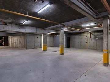 VENTA/PERMUTA - Departamento 1 dormitorio con patio y cochera - Condominio Ocho Sauces, Funes.
