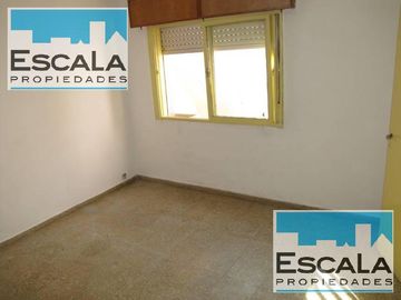 DEPARTAMENTO DE PASILLO EN VENTA CON PATIO