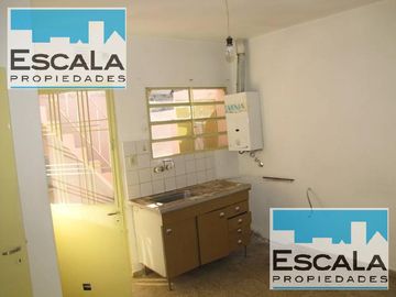 DEPARTAMENTO DE PASILLO EN VENTA CON PATIO