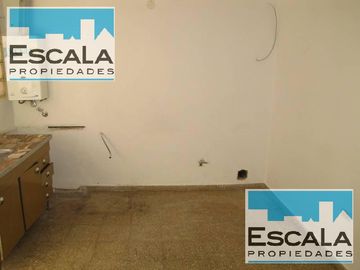 DEPARTAMENTO DE PASILLO EN VENTA CON PATIO
