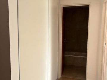 Apto credito, a estrenar, excelente 3 ambientes con balcon y cochera, a 1 cdra Av Maipú, venta