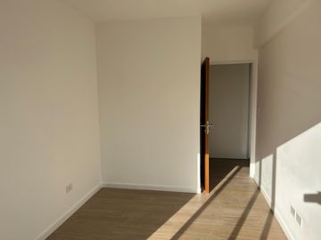 Apto credito, a estrenar, excelente 3 ambientes con balcon y cochera, a 1 cdra Av Maipú, venta
