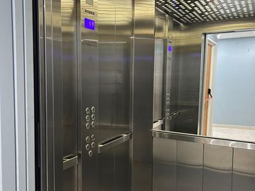 Apto credito, a estrenar, excelente 3 ambientes con balcon y cochera, a 1 cdra Av Maipú, venta