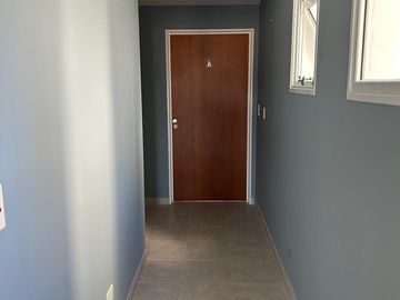 Apto credito, a estrenar, excelente 3 ambientes con balcon y cochera, a 1 cdra Av Maipú, venta