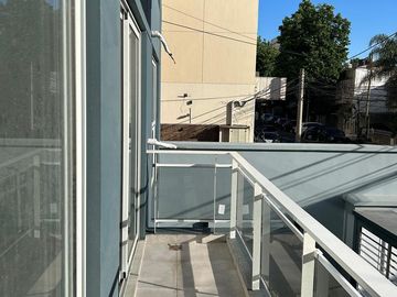 Apto credito, a estrenar, excelente 3 ambientes con balcon y cochera, a 1 cdra Av Maipú, venta
