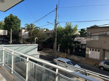 Apto credito, a estrenar, excelente 3 ambientes con balcon y cochera, a 1 cdra Av Maipú, venta