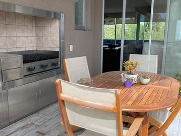 Piso 4 ambientes de categoría amoblado con 2 cocheras en venta - Quilmes centro