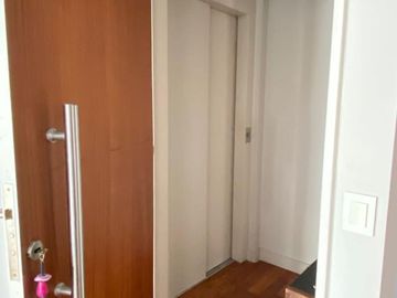 Piso 4 ambientes de categoría amoblado con 2 cocheras en venta - Quilmes centro