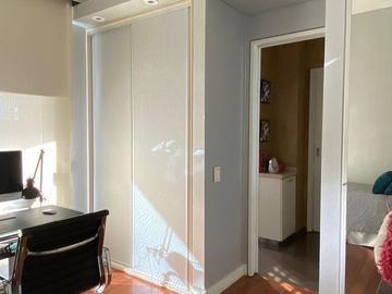 Piso 4 ambientes de categoría amoblado con 2 cocheras en venta - Quilmes centro