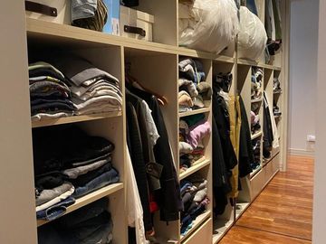 Piso 4 ambientes de categoría amoblado con 2 cocheras en venta - Quilmes centro