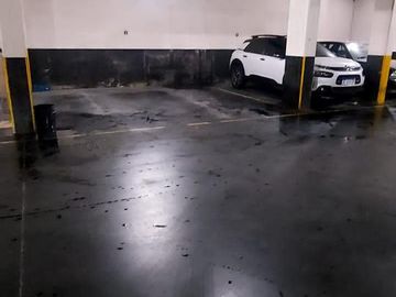 Piso 4 ambientes de categoría amoblado con 2 cocheras en venta - Quilmes centro