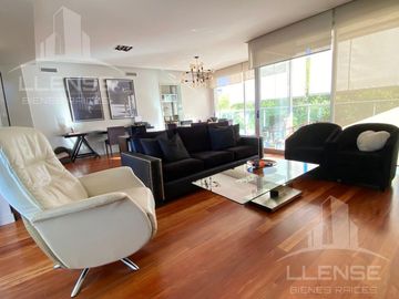 Piso 4 ambientes de categoría amoblado con 2 cocheras en venta - Quilmes centro