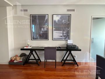 Piso 4 ambientes de categoría amoblado con 2 cocheras en venta - Quilmes centro