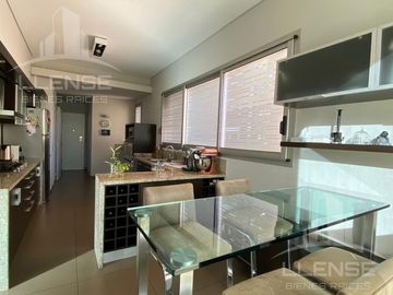 Piso 4 ambientes de categoría amoblado con 2 cocheras en venta - Quilmes centro