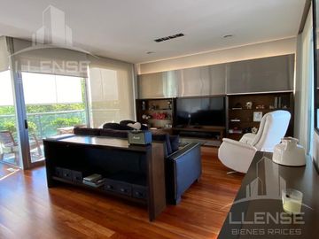 Piso 4 ambientes de categoría amoblado con 2 cocheras en venta - Quilmes centro