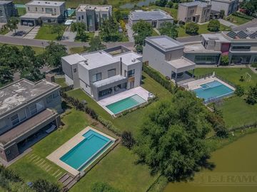 Casa  En Venta - El Canton - Norte - A la Laguna