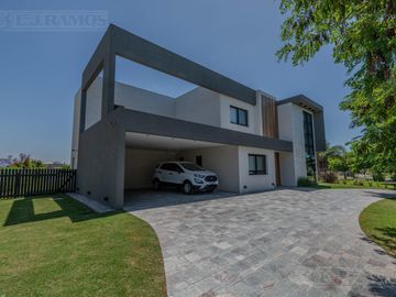 Casa  En Venta - El Canton - Norte - A la Laguna