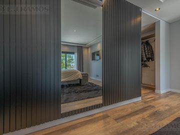 Casa  En Venta - El Canton - Norte - A la Laguna
