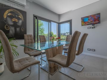 Casa  En Venta - El Canton - Norte - A la Laguna