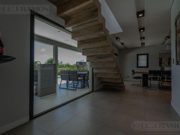 Casa  En Venta - El Canton - Norte - A la Laguna