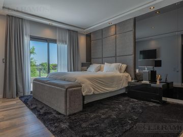 Casa  En Venta - El Canton - Norte - A la Laguna
