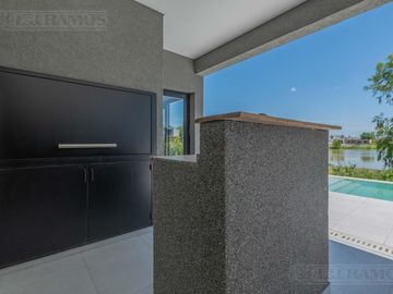 Casa  En Venta - El Canton - Norte - A la Laguna
