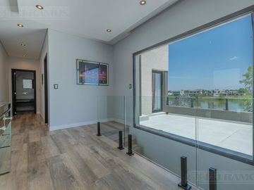 Casa  En Venta - El Canton - Norte - A la Laguna