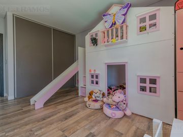 Casa  En Venta - El Canton - Norte - A la Laguna