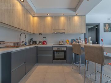 Casa  En Venta - El Canton - Norte - A la Laguna