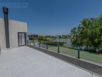 Casa  En Venta - El Canton - Norte - A la Laguna