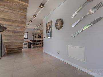 Casa  En Venta - El Canton - Norte - A la Laguna