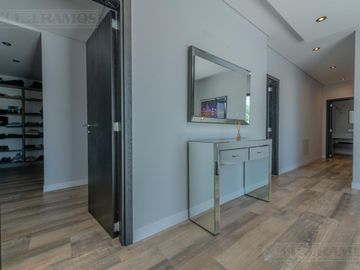 Casa  En Venta - El Canton - Norte - A la Laguna