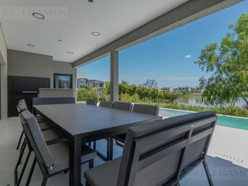Casa  En Venta - El Canton - Norte - A la Laguna