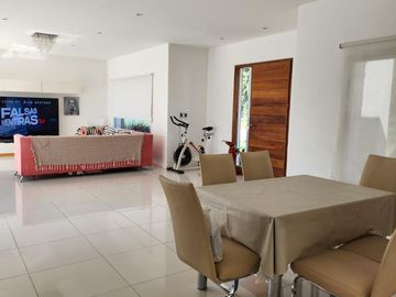 Casa en venta - 3 Dormitorios 1 Baño - 900mts2 - Ezeiza