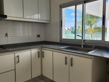 Casa en venta - 3 Dormitorios 1 Baño - 900mts2 - Ezeiza