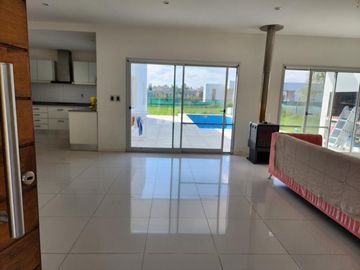 Casa en venta - 3 Dormitorios 1 Baño - 900mts2 - Ezeiza