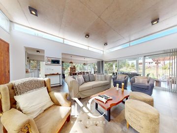 Casa en venta en Costa Esmeralda con cochera