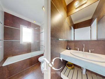 Casa en venta en Costa Esmeralda con cochera