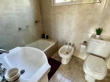 Casa 5 ambientes, 4 dormitorio - Pileta - 2 baños - Quincho -  Francisco Alvarez