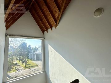 Casa 5 ambientes, 4 dormitorio - Pileta - 2 baños - Quincho -  Francisco Alvarez