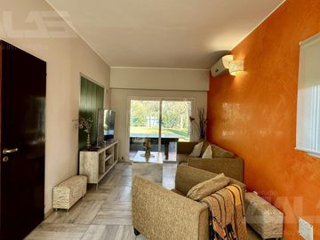Casa 5 ambientes, 4 dormitorio - Pileta - 2 baños - Quincho -  Francisco Alvarez